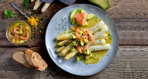 Frühlingsgenuss am Teller: Weißer Spargel m...